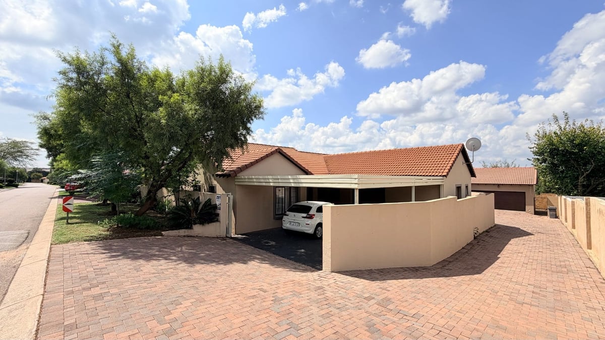 4 bedroom Flat/Apartment in Thatchfield Estate